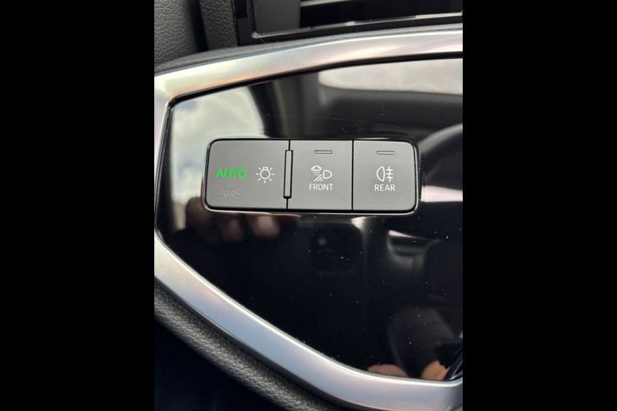 Audi Q3 45 TFSI e S edition PANO / S-LINE / LEDER ALCANTARA / CAMERA / LED / VERWARMDE STOELEN / SPORTSTOELEN