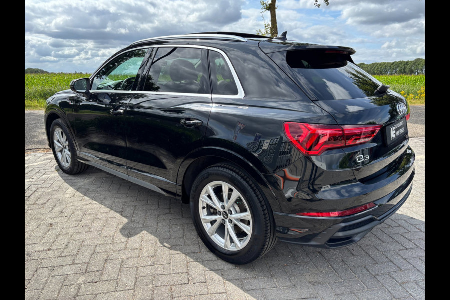 Audi Q3 45 TFSI e S edition PANO / S-LINE / LEDER ALCANTARA / CAMERA / LED / VERWARMDE STOELEN / SPORTSTOELEN