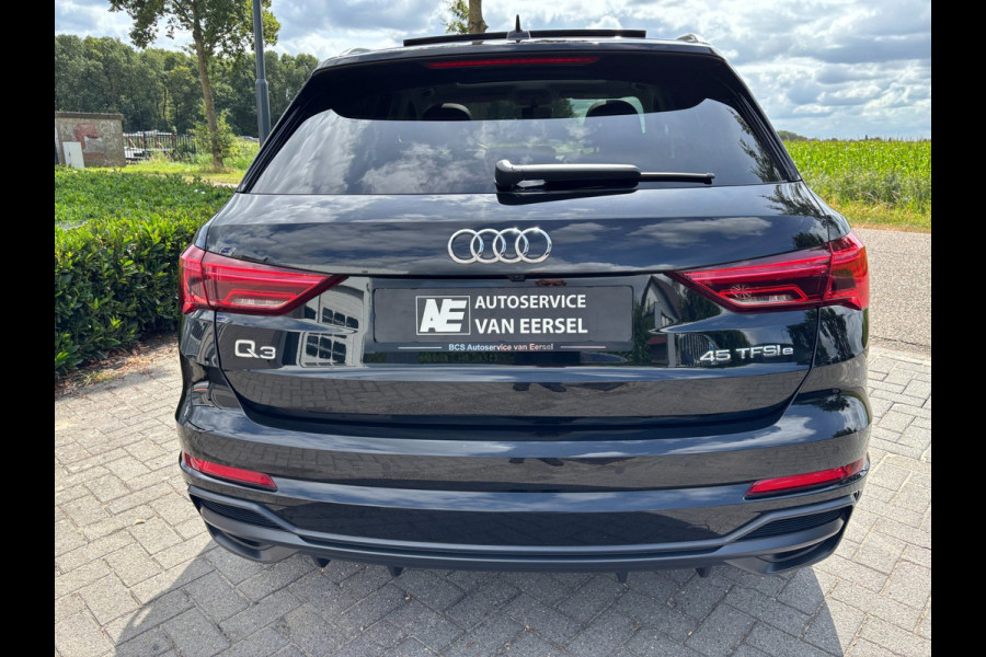 Audi Q3 45 TFSI e S edition PANO / S-LINE / LEDER ALCANTARA / CAMERA / LED / VERWARMDE STOELEN / SPORTSTOELEN
