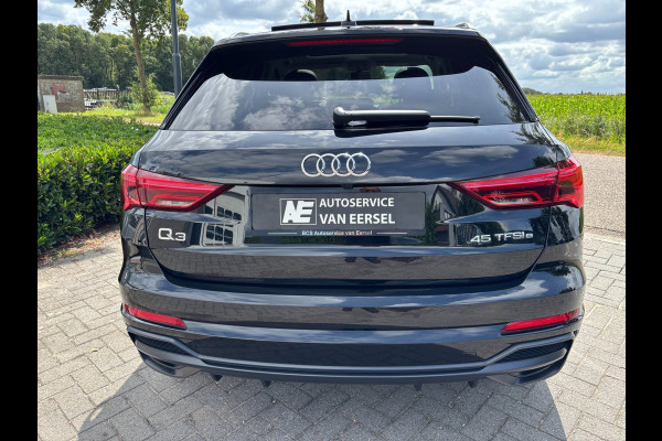 Audi Q3 45 TFSI e S edition PANO / S-LINE / LEDER ALCANTARA / CAMERA / LED / VERWARMDE STOELEN / SPORTSTOELEN