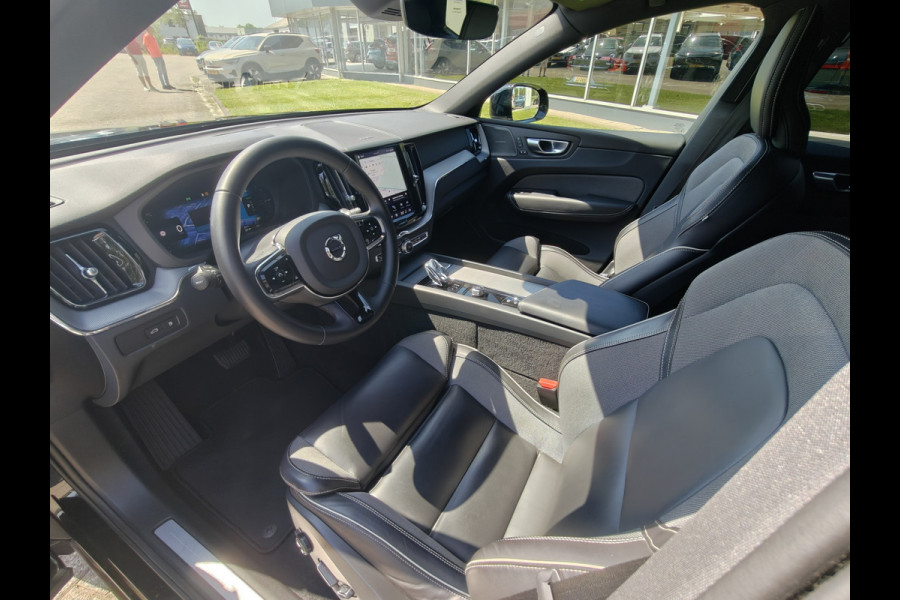 Volvo XC60 T6 350PK Plug-in hybrid AWD Plus Black Edition | Trekhaak | BLIS | ACC | PDC V+A | Camera Achter | Elektr. Stoelen | Carplay