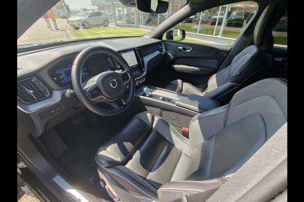 Volvo XC60 T6 350PK Plug-in hybrid AWD Plus Black Edition | Trekhaak | BLIS | ACC | PDC V+A | Camera Achter | Elektr. Stoelen | Carplay