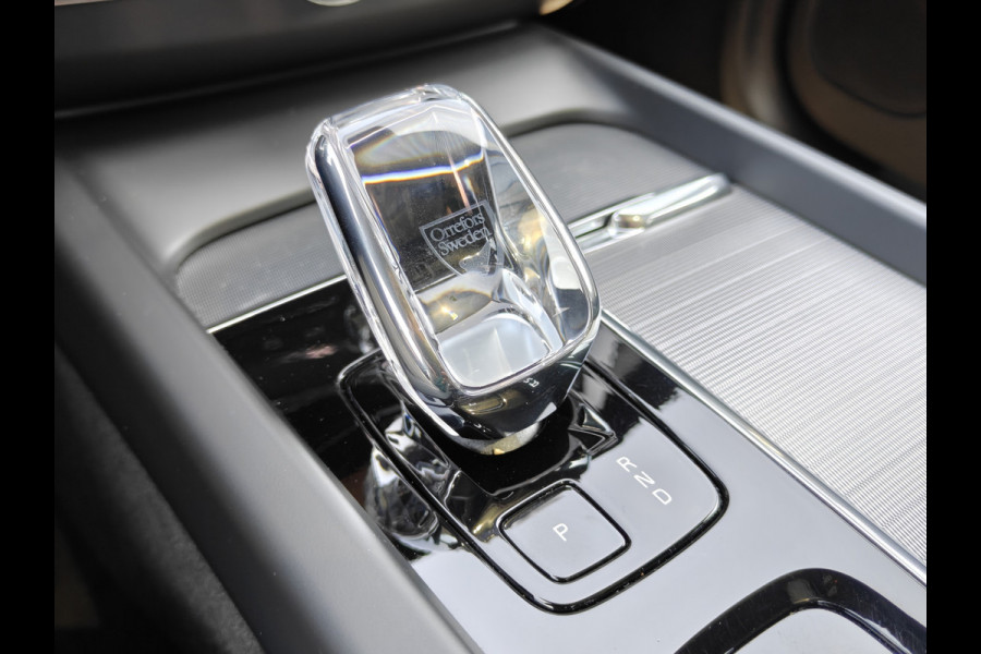 Volvo XC60 T6 350PK Plug-in hybrid AWD Plus Black Edition | Trekhaak | BLIS | ACC | PDC V+A | Camera Achter | Elektr. Stoelen | Carplay
