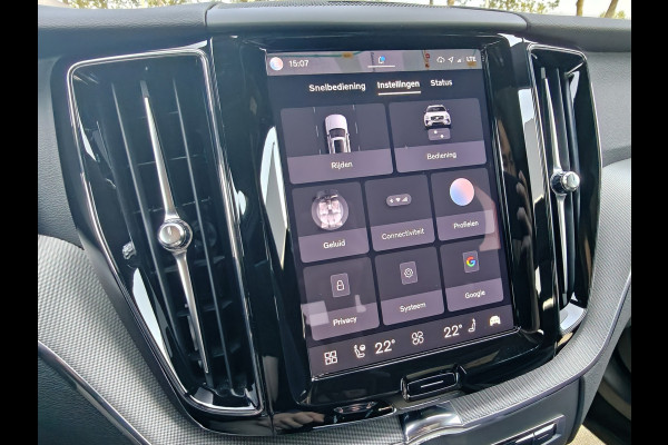 Volvo XC60 T6 350PK Plug-in hybrid AWD Plus Black Edition | Trekhaak | BLIS | ACC | PDC V+A | Camera Achter | Elektr. Stoelen | Carplay