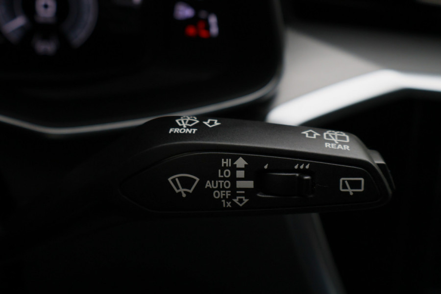 Audi A6 Avant 55 TFSI e quattro Pro Line S Competition Panoramadak, Memory, Leer, Camera, Trekhaak, 20"