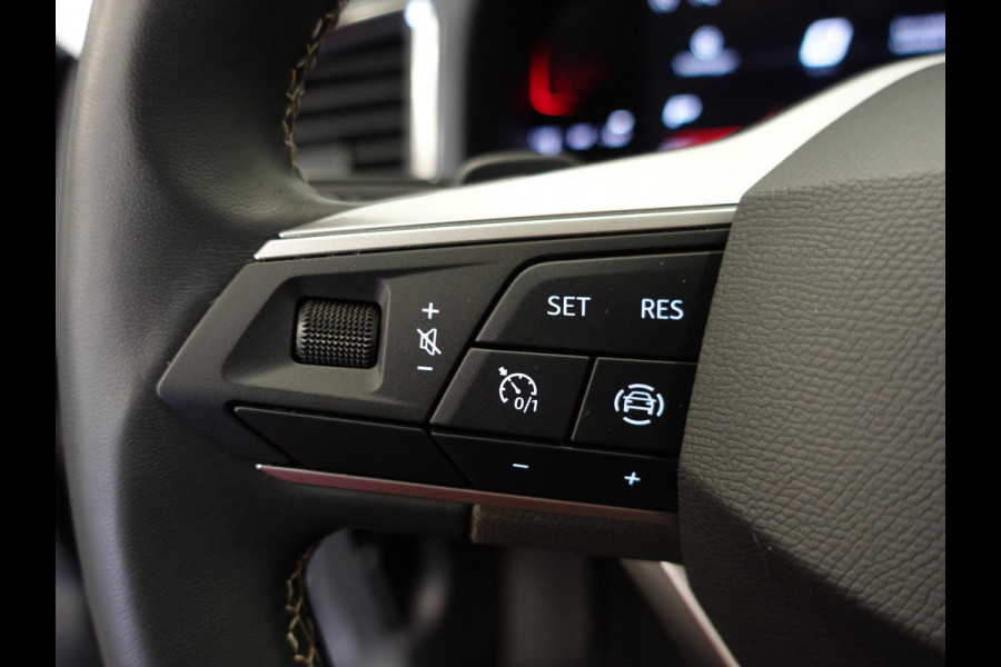 Seat Ateca 1.5 TSI Style DSG Business Intense Climate Control Cruise Control Navigatie Apple Carplay/Android Auto Virtual Cockpit Privacy Glass PDC VA Camera