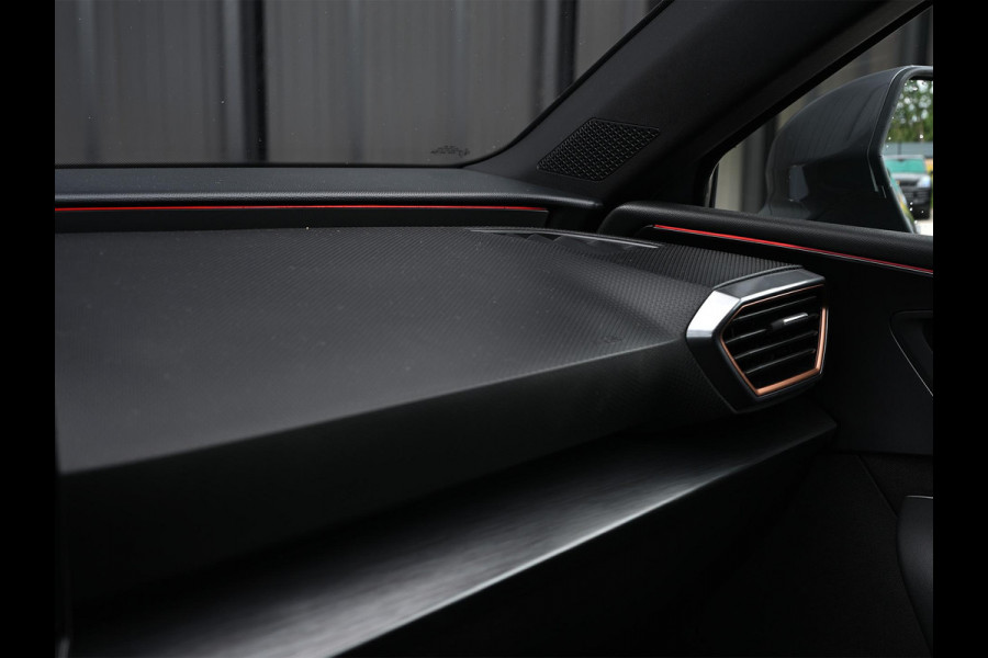 CUPRA Leon Sportstourer 1.4 e-Hybrid 245 | Panoramadak | Camera | Stoelverwarming | Ambiance Interieur | Adaptive Cruise | Stuurverwarming | Keyless | Trekhaak |