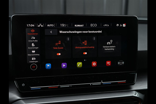 CUPRA Leon Sportstourer 1.4 e-Hybrid 245 | Panoramadak | Camera | Stoelverwarming | Ambiance Interieur | Adaptive Cruise | Stuurverwarming | Keyless | Trekhaak |