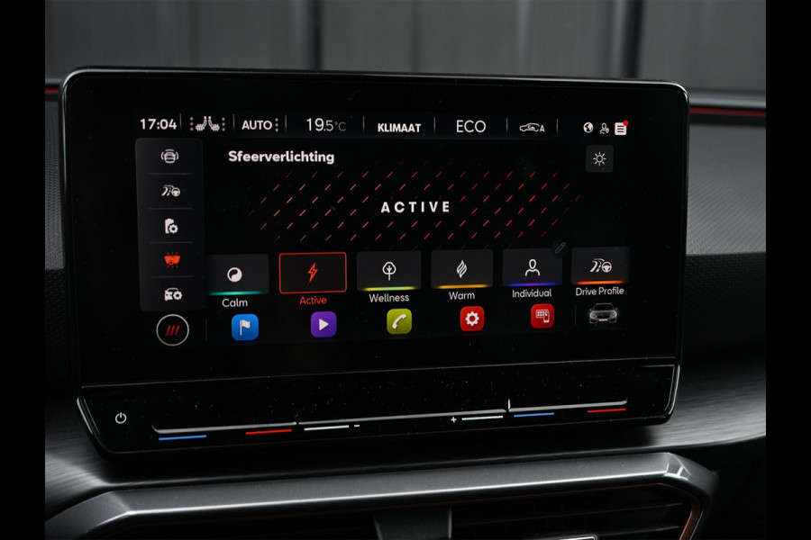 CUPRA Leon Sportstourer 1.4 e-Hybrid 245 | Panoramadak | Camera | Stoelverwarming | Ambiance Interieur | Adaptive Cruise | Stuurverwarming | Keyless | Trekhaak |
