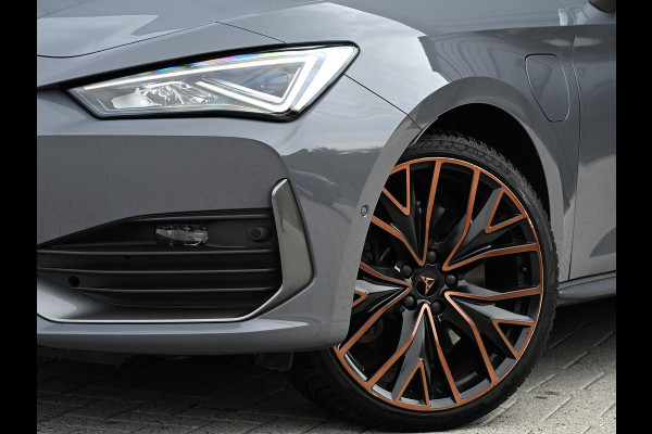 CUPRA Leon Sportstourer 1.4 e-Hybrid 245 | Panoramadak | Camera | Stoelverwarming | Ambiance Interieur | Adaptive Cruise | Stuurverwarming | Keyless | Trekhaak |