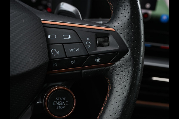 CUPRA Leon Sportstourer 1.4 e-Hybrid 245 | Panoramadak | Camera | Stoelverwarming | Ambiance Interieur | Adaptive Cruise | Stuurverwarming | Keyless | Trekhaak |