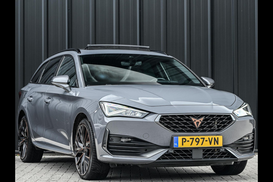 CUPRA Leon Sportstourer 1.4 e-Hybrid 245 | Panoramadak | Camera | Stoelverwarming | Ambiance Interieur | Adaptive Cruise | Stuurverwarming | Keyless | Trekhaak |