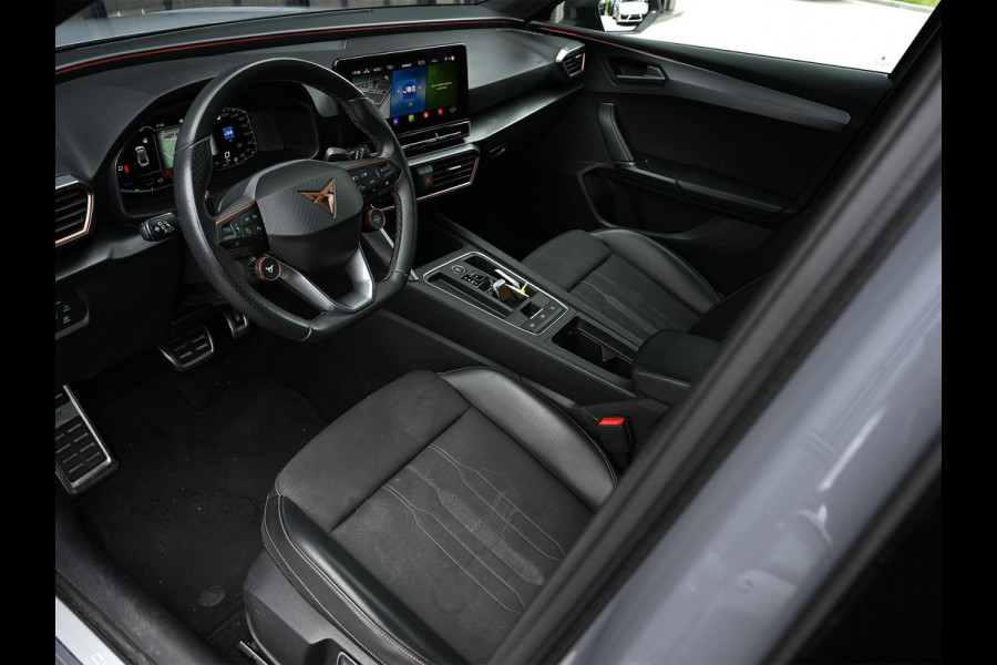 CUPRA Leon Sportstourer 1.4 e-Hybrid 245 | Panoramadak | Camera | Stoelverwarming | Ambiance Interieur | Adaptive Cruise | Stuurverwarming | Keyless | Trekhaak |