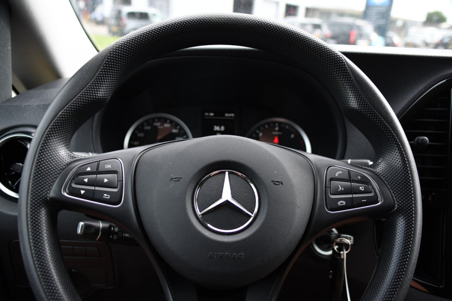 Mercedes-Benz Vito 116 CDI L2 Black Edition Cruise, Carplay, LED, 164pk, Sensoren, Multimedia, Automaat, NAVI, Uniek!