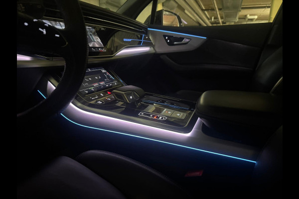 Audi Q7 55 TFSI e quattro|SLine|Panorama|NightVis|22"|Trekhaak|Dealer
