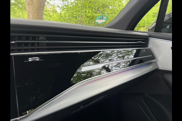 Audi Q7 55 TFSI e quattro|SLine|Panorama|NightVis|22"|Trekhaak|Dealer