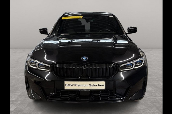 BMW 3 Serie Touring 330e M-SPORT ** ADAP. LED, PANO, TREKH, ACC, HuD, 19-inch LMV ** 1e EIG - UNFALLFREI, BMW ONDERH. ** * INFORMEER OOK NAAR ONZE AANTREKKELIJKE FINANCIAL-LEASE TARIEVEN **
