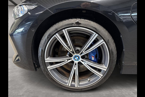 BMW 3 Serie Touring 330e M-SPORT ** ADAP. LED, PANO, TREKH, ACC, HuD, 19-inch LMV ** 1e EIG - UNFALLFREI, BMW ONDERH. ** * INFORMEER OOK NAAR ONZE AANTREKKELIJKE FINANCIAL-LEASE TARIEVEN **