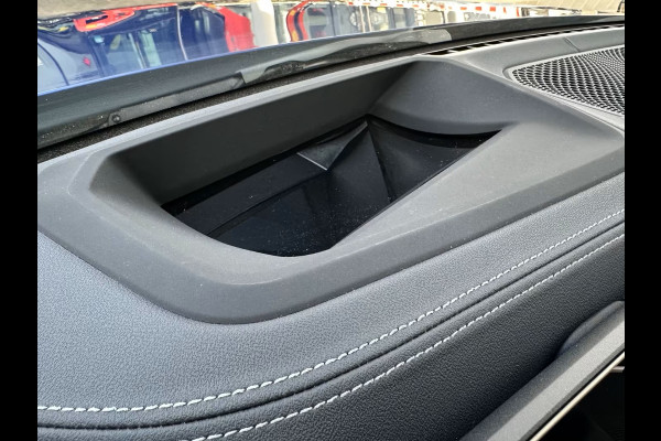 BMW 3 Serie Touring 330e M-SPORT ** ADAP. LED, PANO, TREKH, ACC, HuD, 19-inch LMV ** 1e EIG - UNFALLFREI, BMW ONDERH. ** * INFORMEER OOK NAAR ONZE AANTREKKELIJKE FINANCIAL-LEASE TARIEVEN **