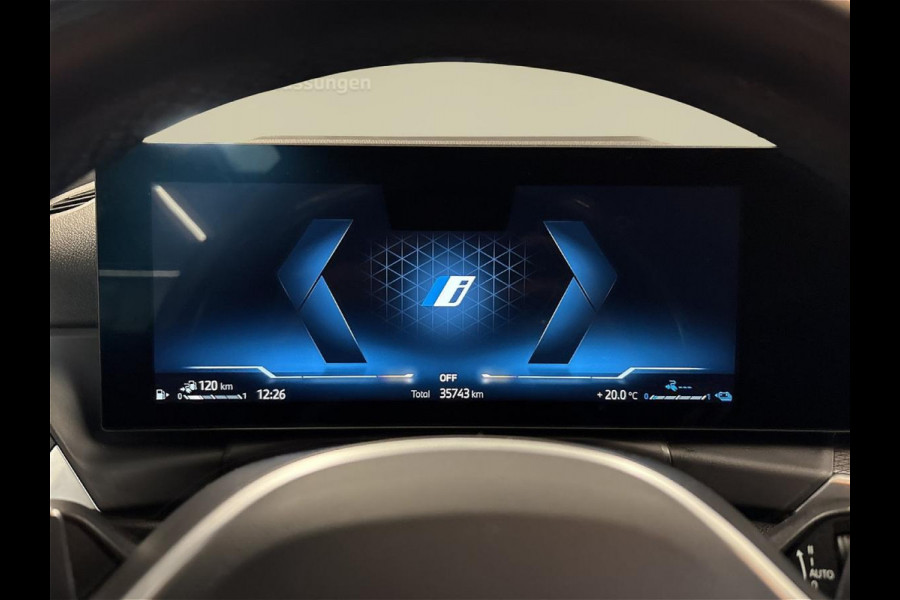 BMW 3 Serie Touring 330e M-SPORT ** ADAP. LED, PANO, TREKH, ACC, HuD, 19-inch LMV ** 1e EIG - UNFALLFREI, BMW ONDERH. ** * INFORMEER OOK NAAR ONZE AANTREKKELIJKE FINANCIAL-LEASE TARIEVEN **