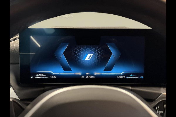 BMW 3 Serie Touring 330e M-SPORT ** ADAP. LED, PANO, TREKH, ACC, HuD, 19-inch LMV ** 1e EIG - UNFALLFREI, BMW ONDERH. ** * INFORMEER OOK NAAR ONZE AANTREKKELIJKE FINANCIAL-LEASE TARIEVEN **