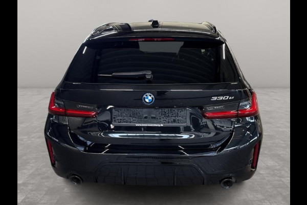 BMW 3 Serie Touring 330e M-SPORT ** ADAP. LED, PANO, TREKH, ACC, HuD, 19-inch LMV ** 1e EIG - UNFALLFREI, BMW ONDERH. ** * INFORMEER OOK NAAR ONZE AANTREKKELIJKE FINANCIAL-LEASE TARIEVEN **