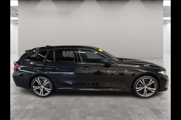 BMW 3 Serie Touring 330e M-SPORT ** ADAP. LED, PANO, TREKH, ACC, HuD, 19-inch LMV ** 1e EIG - UNFALLFREI, BMW ONDERH. ** * INFORMEER OOK NAAR ONZE AANTREKKELIJKE FINANCIAL-LEASE TARIEVEN **