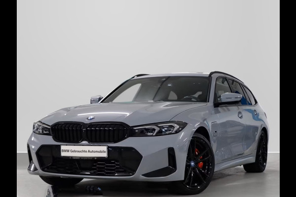 BMW 3 Serie Touring 330e M-SPORT ** ADAP. LED, PANO, TREKH, ACC, HuD, 19-inch LMV ** 1e EIG - UNFALLFREI, BMW ONDERH. ** * INFORMEER OOK NAAR ONZE AANTREKKELIJKE FINANCIAL-LEASE TARIEVEN **