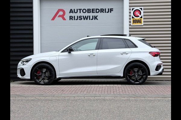 Audi A3 Sportback 45 TFSI e S edition Competition Pano/Sfeer/Camera