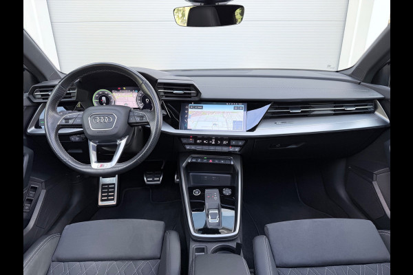 Audi A3 Sportback 45 TFSI e S edition Competition Pano/Sfeer/Camera