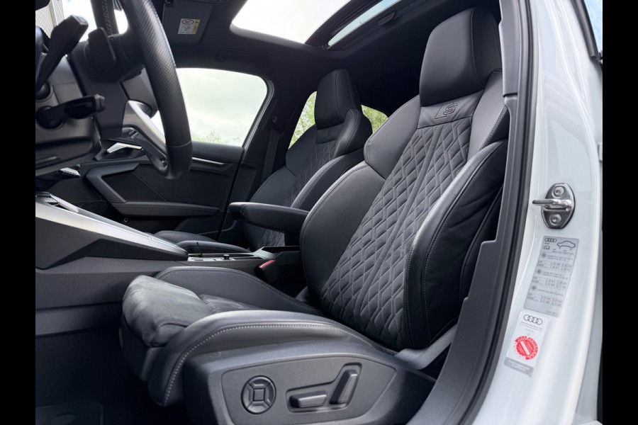 Audi A3 Sportback 45 TFSI e S edition Competition Pano/Sfeer/Camera