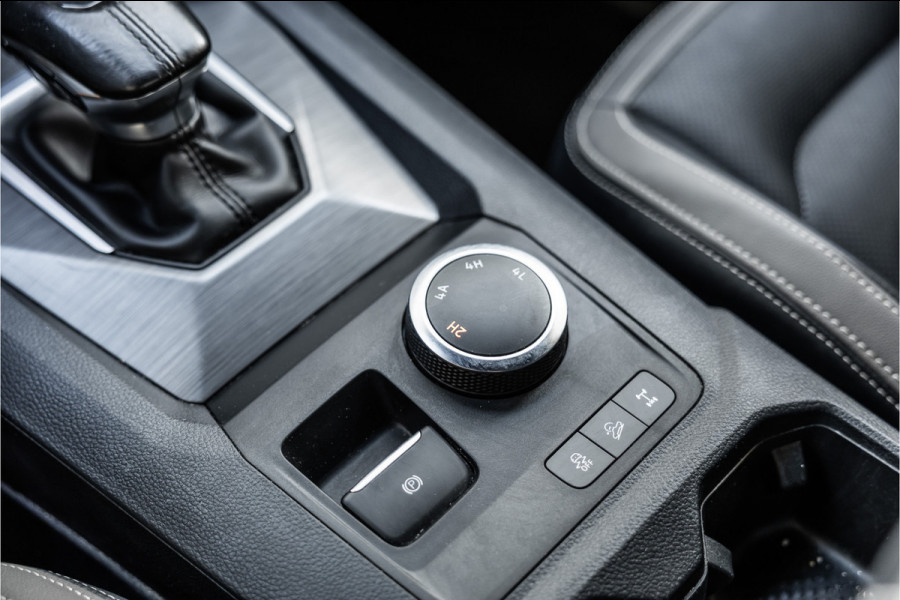 Volkswagen Amarok 3.0 TDI 4Motion | ACC | Side Assist | 360 Camera | Trekhaak | Harman Kardon | 20'' velgen | Grijs kenteken | CarPlay | Lederen bekleding | Navigatie | Elek stoelen | LED Koplampen | Nieuwe APK