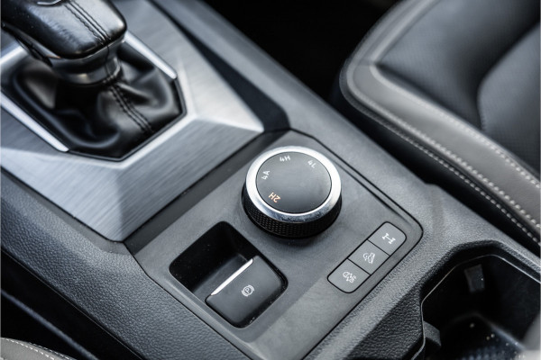 Volkswagen Amarok 3.0 TDI 4Motion | ACC | Side Assist | 360 Camera | Trekhaak | Harman Kardon | 20'' velgen | Grijs kenteken | CarPlay | Lederen bekleding | Navigatie | Elek stoelen | LED Koplampen | Nieuwe APK