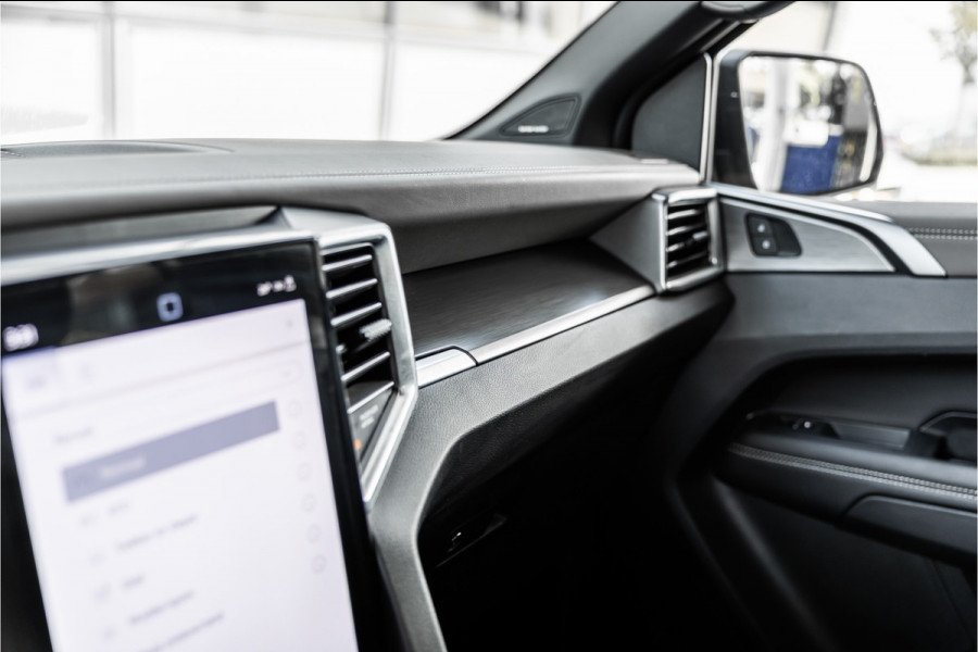 Volkswagen Amarok 3.0 TDI 4Motion | ACC | Side Assist | 360 Camera | Trekhaak | Harman Kardon | 20'' velgen | Grijs kenteken | CarPlay | Lederen bekleding | Navigatie | Elek stoelen | LED Koplampen | Nieuwe APK