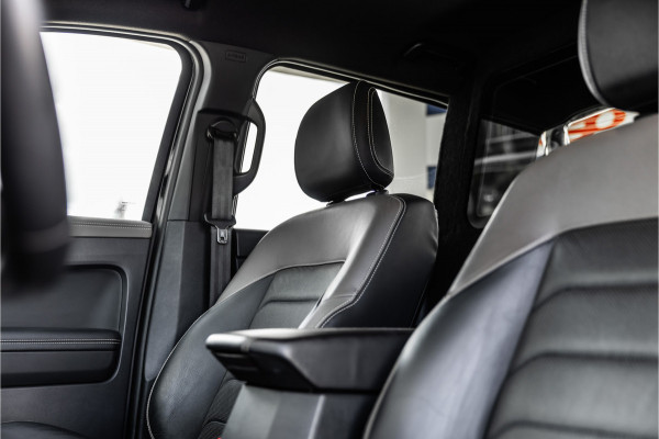 Volkswagen Amarok 3.0 TDI 4Motion | ACC | Side Assist | 360 Camera | Trekhaak | Harman Kardon | 20'' velgen | Grijs kenteken | CarPlay | Lederen bekleding | Navigatie | Elek stoelen | LED Koplampen | Nieuwe APK