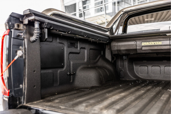 Volkswagen Amarok 3.0 TDI 4Motion | ACC | Side Assist | 360 Camera | Trekhaak | Harman Kardon | 20'' velgen | Grijs kenteken | CarPlay | Lederen bekleding | Navigatie | Elek stoelen | LED Koplampen | Nieuwe APK