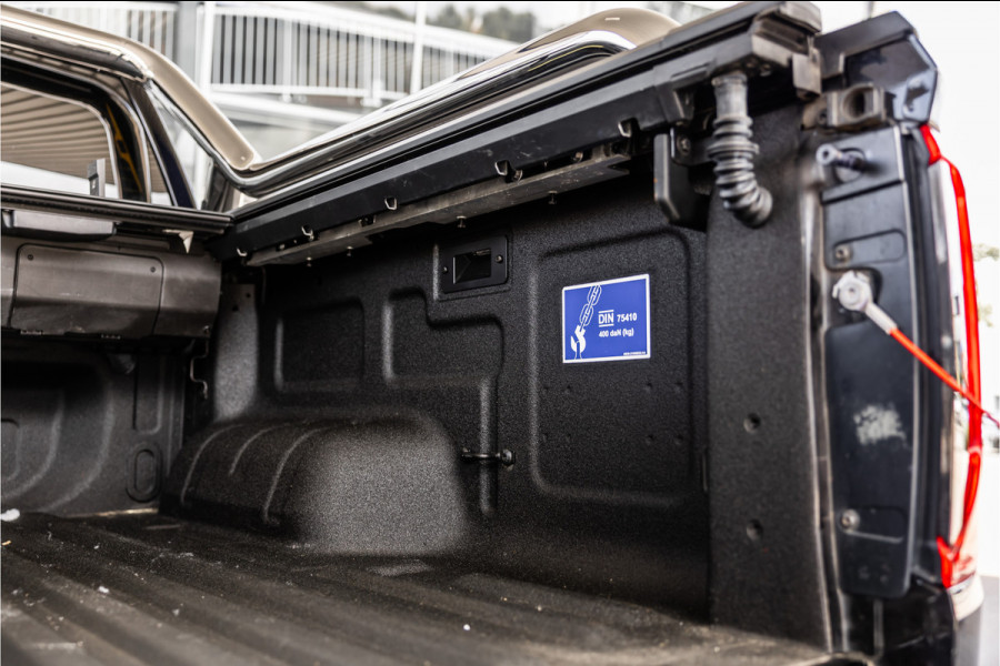 Volkswagen Amarok 3.0 TDI 4Motion | ACC | Side Assist | 360 Camera | Trekhaak | Harman Kardon | 20'' velgen | Grijs kenteken | CarPlay | Lederen bekleding | Navigatie | Elek stoelen | LED Koplampen | Nieuwe APK