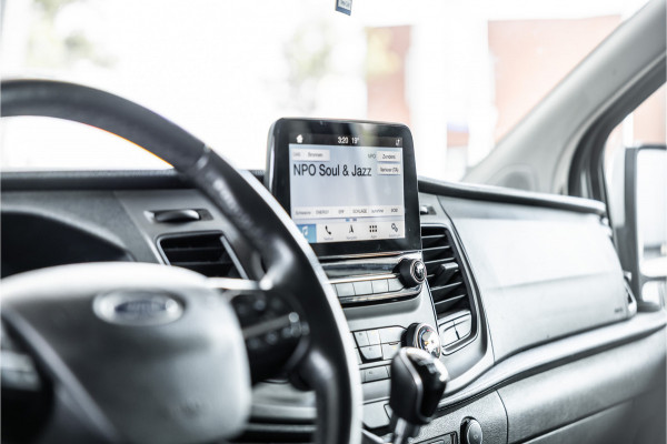 Ford Transit Custom 340 2.0 TDCI 170 PK L2H1 | ACC | CarPlay | Camera | Navigatie | Stoelverwarming | DAB | PDC V+A | Nieuwe APK