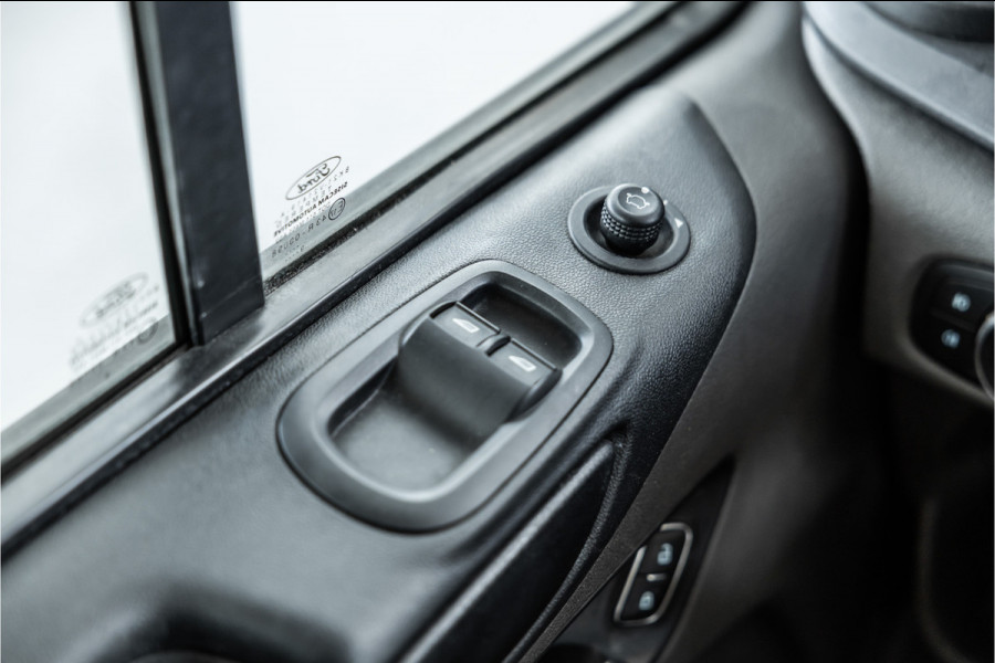 Ford Transit Custom 340 2.0 TDCI 170 PK L2H1 | ACC | CarPlay | Camera | Navigatie | Stoelverwarming | DAB | PDC V+A | Nieuwe APK