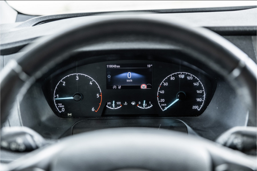 Ford Transit Custom 340 2.0 TDCI 170 PK L2H1 | ACC | CarPlay | Camera | Navigatie | Stoelverwarming | DAB | PDC V+A | Nieuwe APK