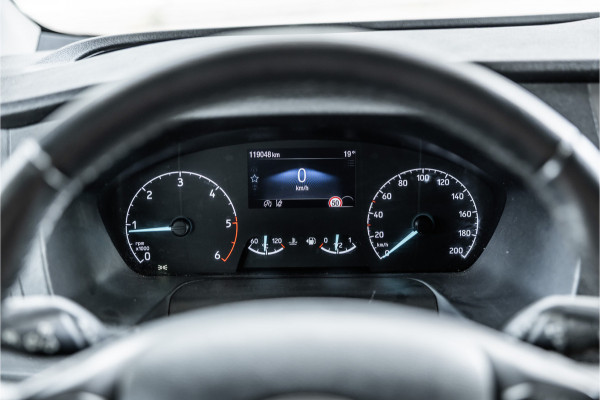 Ford Transit Custom 340 2.0 TDCI 170 PK L2H1 | ACC | CarPlay | Camera | Navigatie | Stoelverwarming | DAB | PDC V+A | Nieuwe APK