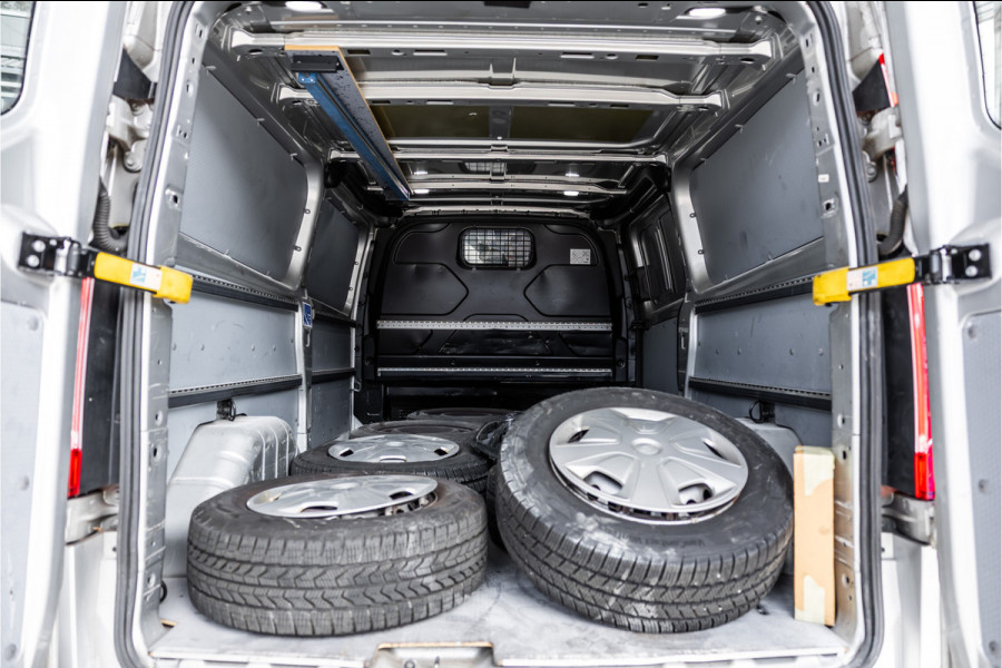 Ford Transit Custom 340 2.0 TDCI 170 PK L2H1 | ACC | CarPlay | Camera | Navigatie | Stoelverwarming | DAB | PDC V+A | Nieuwe APK