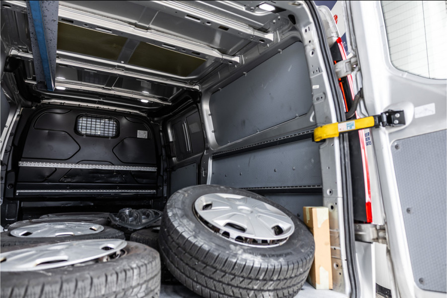 Ford Transit Custom 340 2.0 TDCI 170 PK L2H1 | ACC | CarPlay | Camera | Navigatie | Stoelverwarming | DAB | PDC V+A | Nieuwe APK