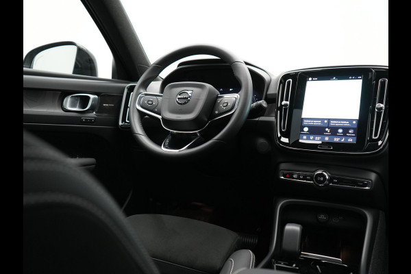 Volvo XC40 Recharge Ultimate 69 kWh 232pk Dealer O.H | Trekhaak Af Fabriek | Panodak | 360 Camera | Adaptive Cruise | Harman / Kardon | Alcantara Sportstoelen Memory & Verwarmd | BLIS | Keyless | Apple Carplay | Pilot Assist | Stuurverwarming | Google Assistant & Maps | Navigatie | DAB | 19"L.M |