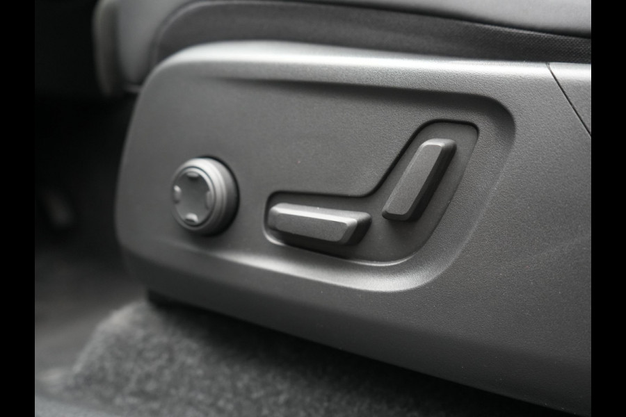 Volvo XC40 Recharge Ultimate 69 kWh 232pk Dealer O.H | Trekhaak Af Fabriek | Panodak | 360 Camera | Adaptive Cruise | Harman / Kardon | Alcantara Sportstoelen Memory & Verwarmd | BLIS | Keyless | Apple Carplay | Pilot Assist | Stuurverwarming | Google Assistant & Maps | Navigatie | DAB | 19"L.M |