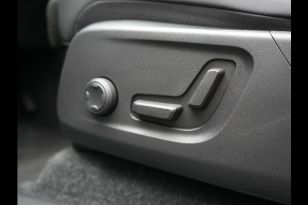 Volvo XC40 Recharge Ultimate 69 kWh 232pk Dealer O.H | Trekhaak Af Fabriek | Panodak | 360 Camera | Adaptive Cruise | Harman / Kardon | Alcantara Sportstoelen Memory & Verwarmd | BLIS | Keyless | Apple Carplay | Pilot Assist | Stuurverwarming | Google Assistant & Maps | Navigatie | DAB | 19"L.M |