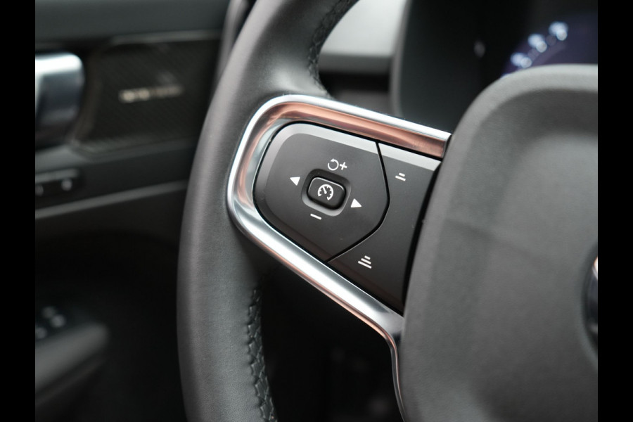 Volvo XC40 Recharge Ultimate 69 kWh 232pk Dealer O.H | Trekhaak Af Fabriek | Panodak | 360 Camera | Adaptive Cruise | Harman / Kardon | Alcantara Sportstoelen Memory & Verwarmd | BLIS | Keyless | Apple Carplay | Pilot Assist | Stuurverwarming | Google Assistant & Maps | Navigatie | DAB | 19"L.M |