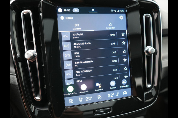 Volvo XC40 Recharge Ultimate 69 kWh 232pk Dealer O.H | Trekhaak Af Fabriek | Panodak | 360 Camera | Adaptive Cruise | Harman / Kardon | Alcantara Sportstoelen Memory & Verwarmd | BLIS | Keyless | Apple Carplay | Pilot Assist | Stuurverwarming | Google Assistant & Maps | Navigatie | DAB | 19"L.M |