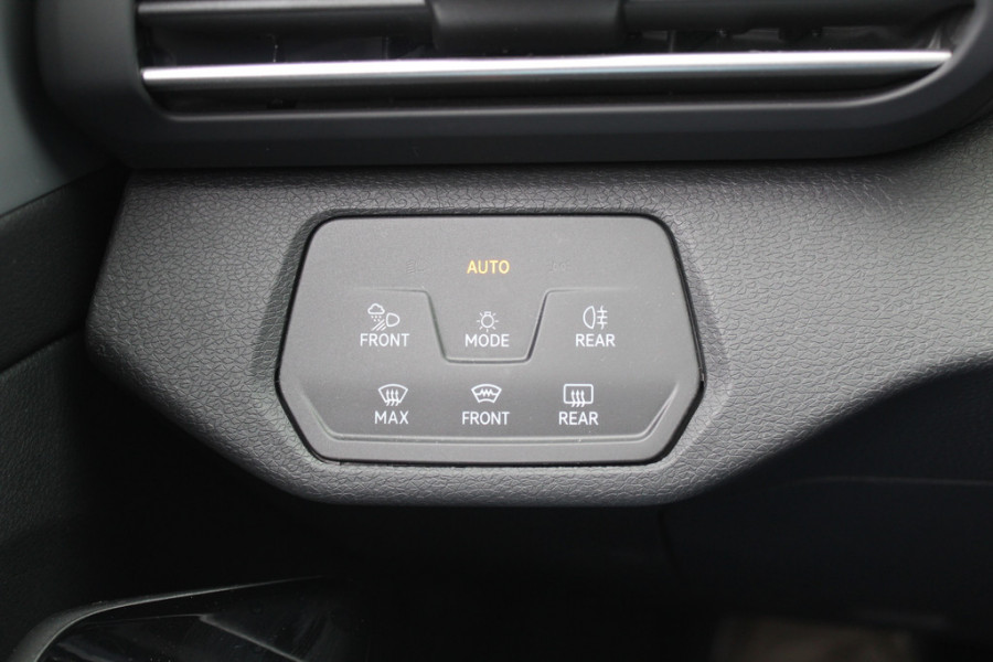 Volkswagen ID.4 Max 77 kWh / Full option! / Trekhaak / Panoramadak / Camera / Head-up / Keyless / 21'' / ACC / Dodehoek / Elektr. stoelen / Massage / Navigatie / Stuurverwarming