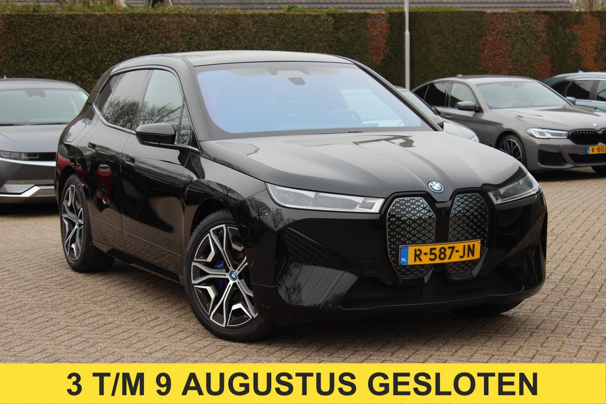 BMW iX xDrive40 Executive 77 kWh / SoH 97,3% / Trekhaak / Panoramadak / 360Camera / Harman Kardon / 22'' / CarPlay / DAB / Dodehoek / ACC